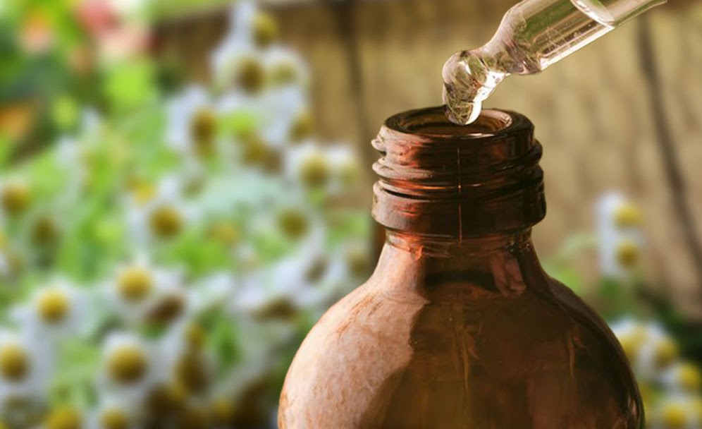 FREE Beginner’s Guide to 9 Powerful Healing Herbs and A Backyard Pharmacy: Starter Checklist